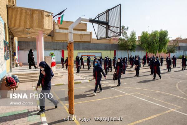 خانواده ها از تجمع در اطراف حوزه های امتحان نهایی اجتناب كنند