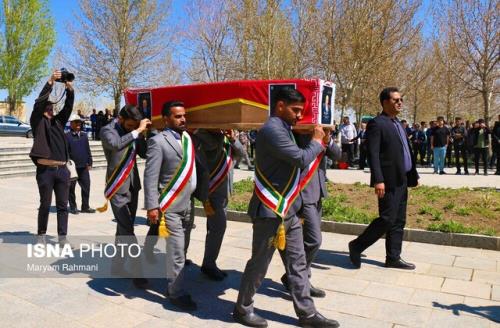 تشییع پیکر پدر فناوری هسته ای ایران در دانشگاه بوعلی سینا