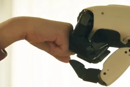 روبات انسان نمای جدید ال جی، انجام کارهای خانه را آسان می کند