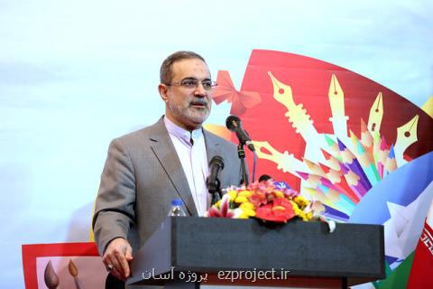 در كلاس های ابتدایی به شیوه اساتید دانشگاه تدریس می نماییم